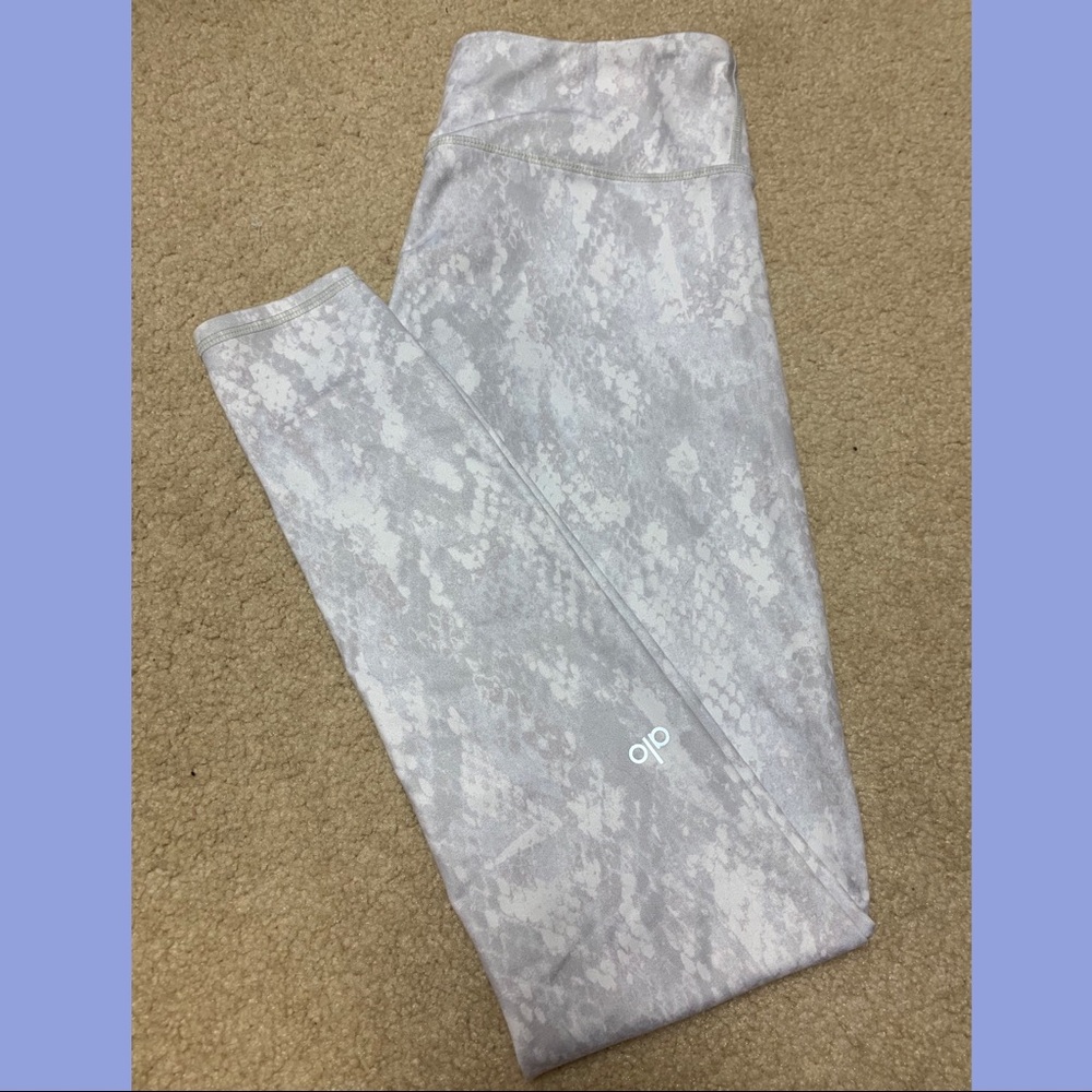 Alo snakeskin leggings
